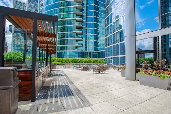 Building Photo - 1211 S Prairie Ave