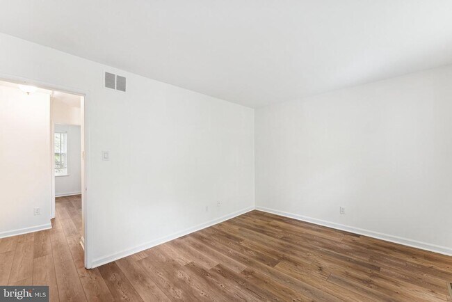 Building Photo - 512 S Henry St
