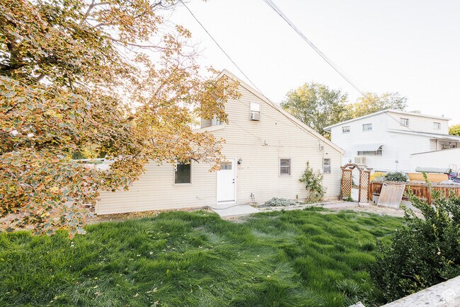 Building Photo - 8544 S 300 E