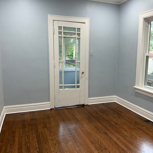 Building Photo - 8109 S Dorchester Ave