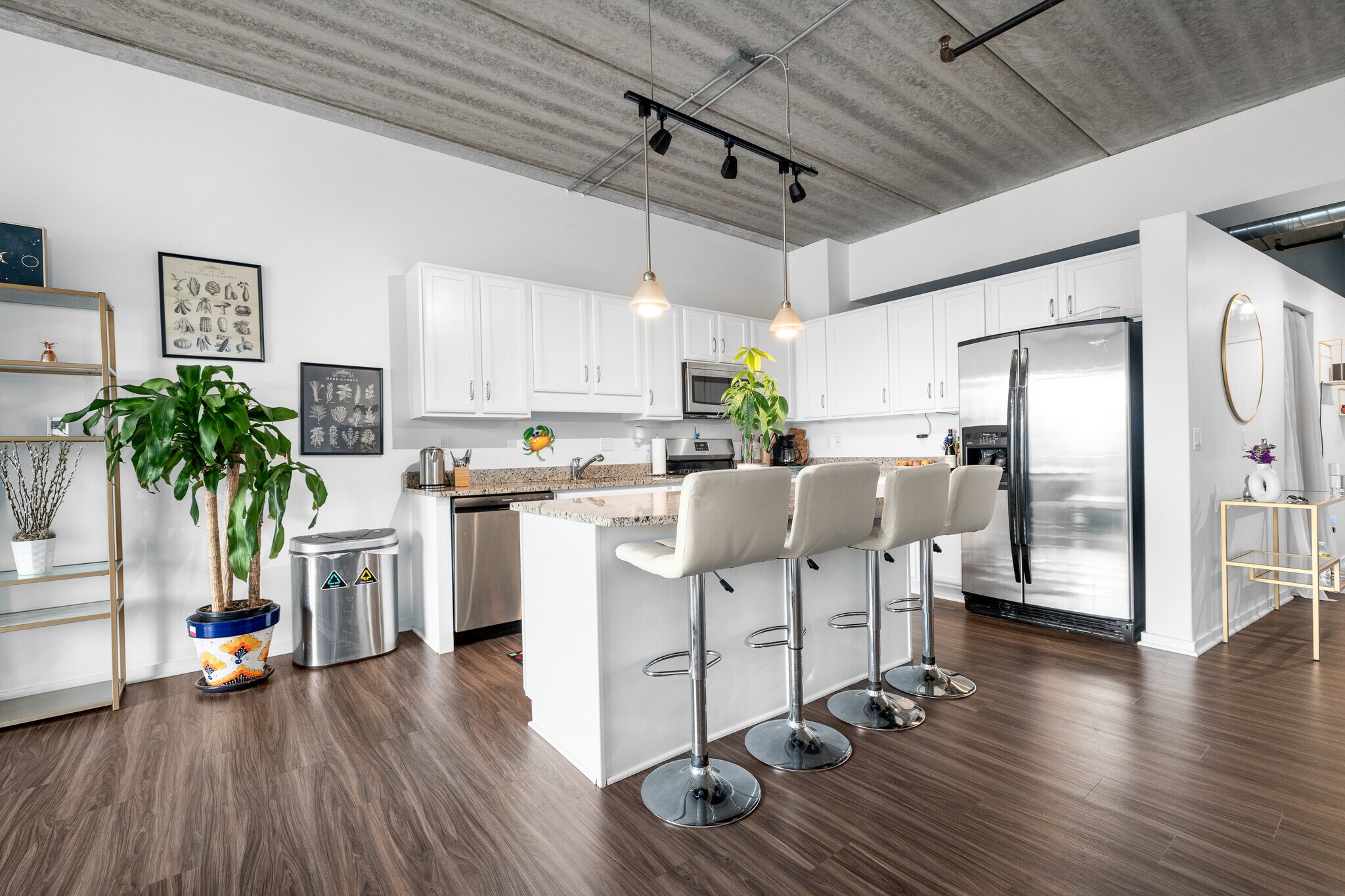 Building Photo - 101 Curry Ave