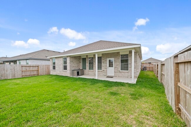 Building Photo - 807 Heaven Dr