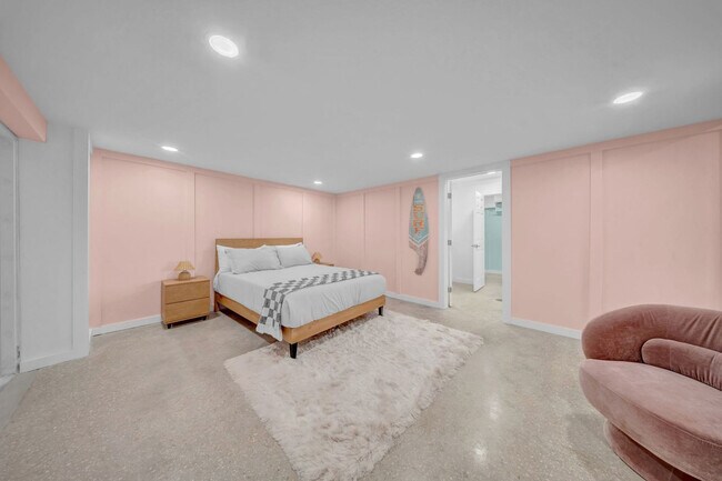 Building Photo - 555 S Gulf Dr