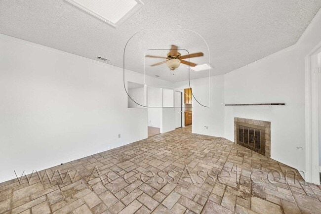 Building Photo - Single-Story 3 Bed with Covered Patio & Gated Yard