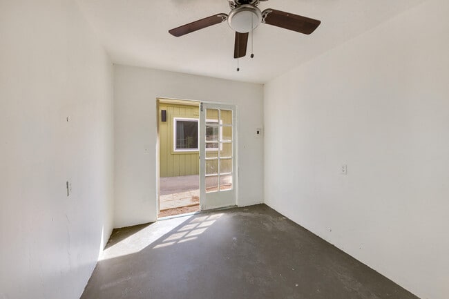 Building Photo - 38501 Bel Air Dr