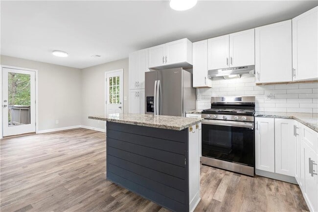 Building Photo - 33 Smyrna Powder Springs Rd SE