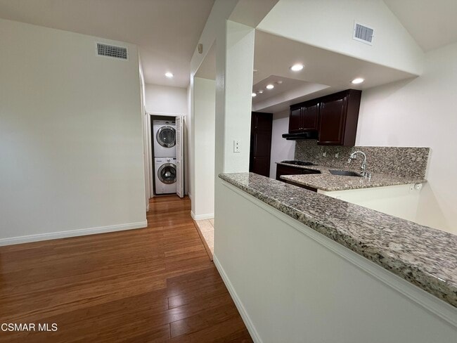 Building Photo - 5615 Roundtree Pl