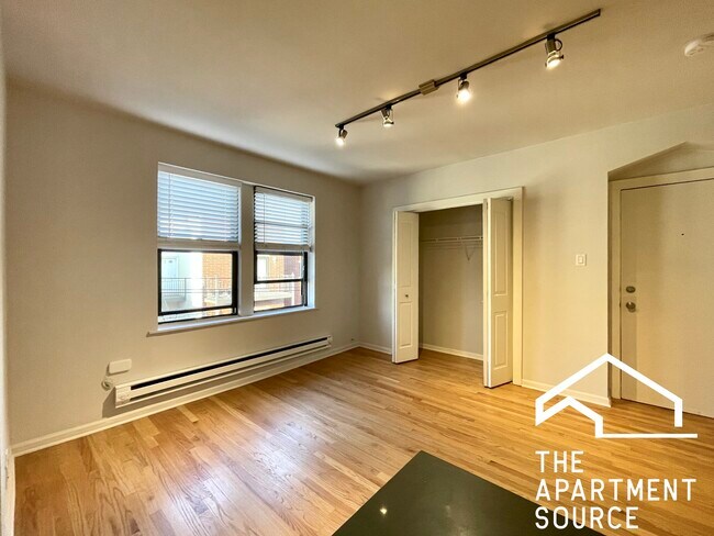 Building Photo - 2834 W Palmer St