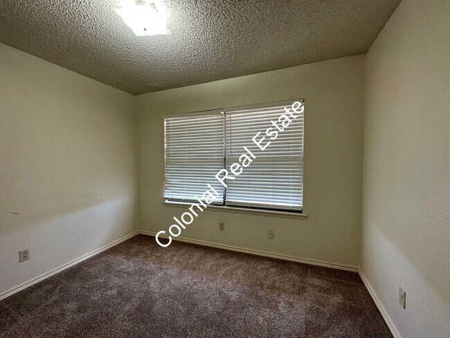 Building Photo - 714 Laurelwood Dr