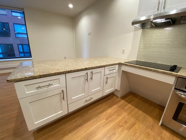 Building Photo - 875 Elm St