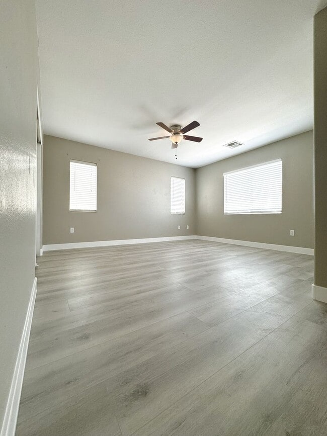 Building Photo - Vaulted Ceiling Home, Gated Community w/ P...