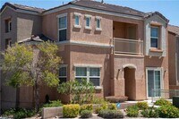 Building Photo - Northwest 3 bed, Lots of Amenities!