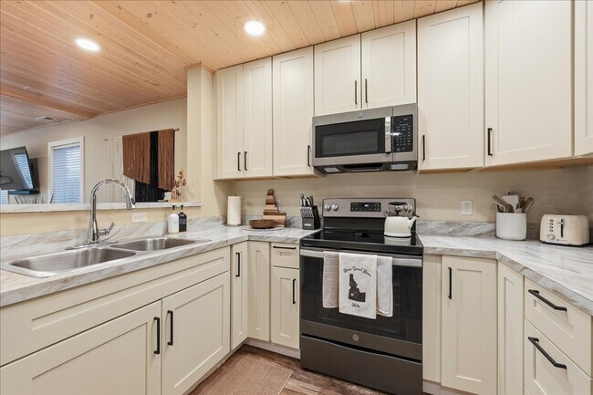 Building Photo - 1434 S Euclid Ave