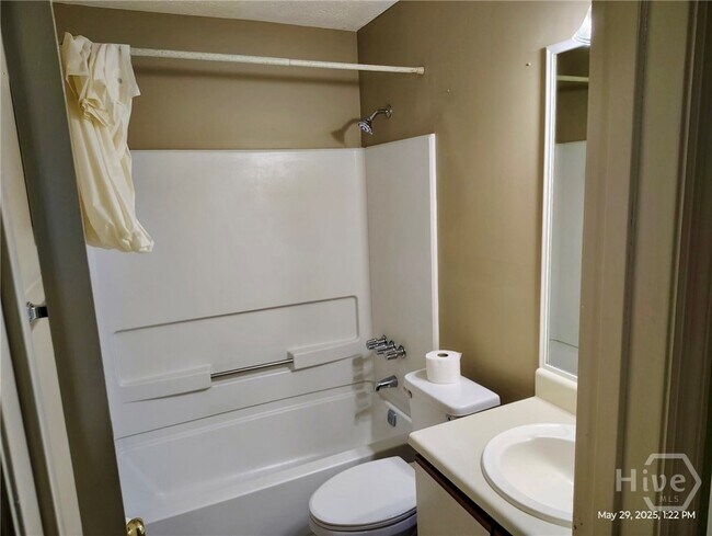 Building Photo - 19 Quail Forest Dr
