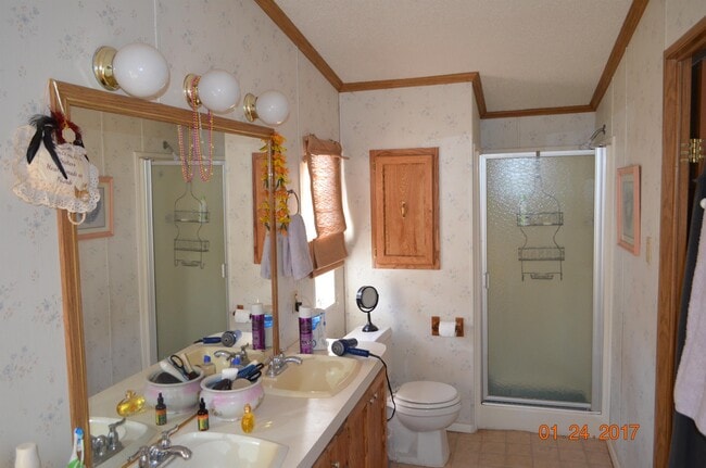 Building Photo - 805 S Weatherford St