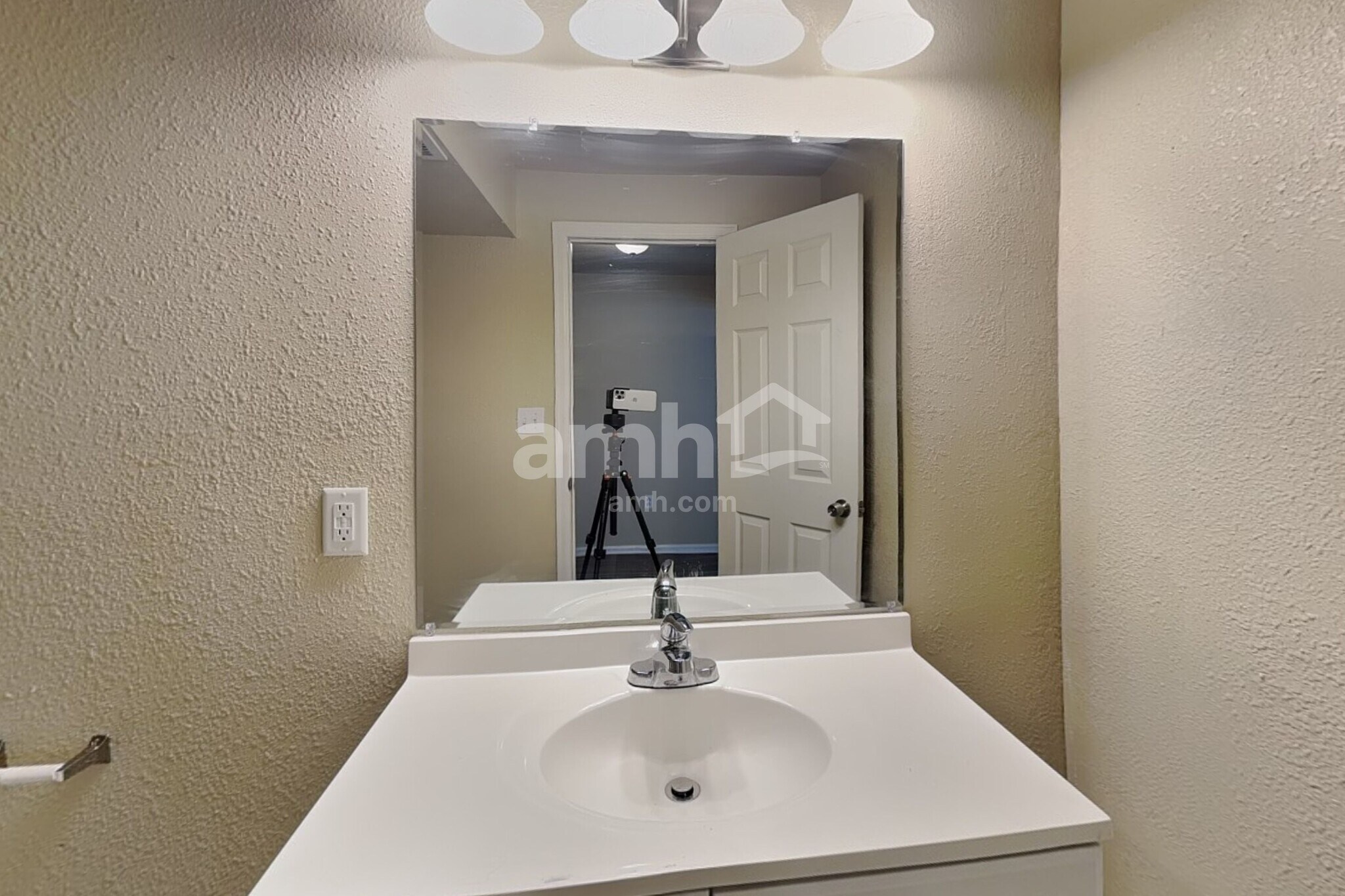 Building Photo - 3009 Armadillo Ct
