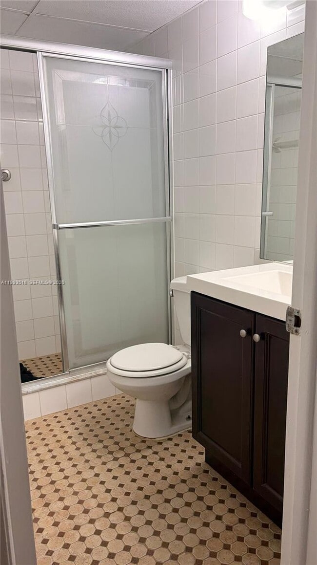 Building Photo - 7897 Golf Cir Dr