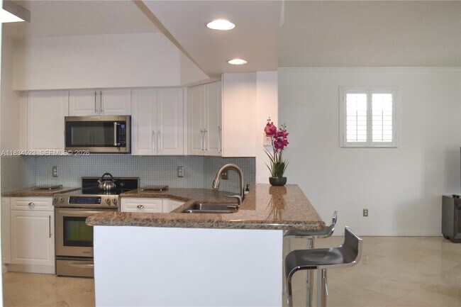 Building Photo - 3255 NE 184th St