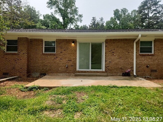 Building Photo - 2348 Clifton Springs Manor