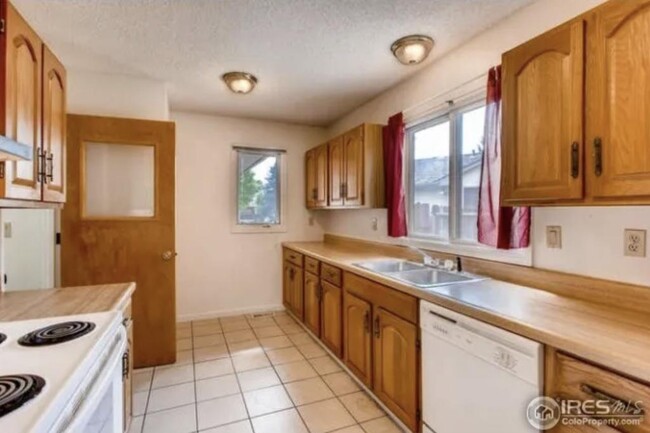 Building Photo - 2742 Goldenrod Pl
