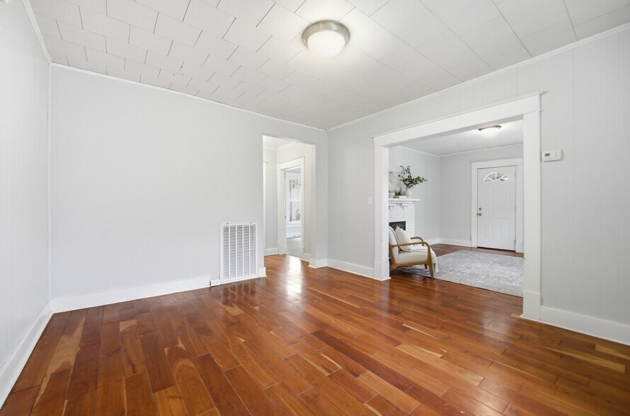 Building Photo - 216 N Hickory St