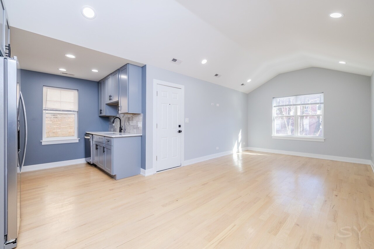 Building Photo - 6126 S Eberhart Ave