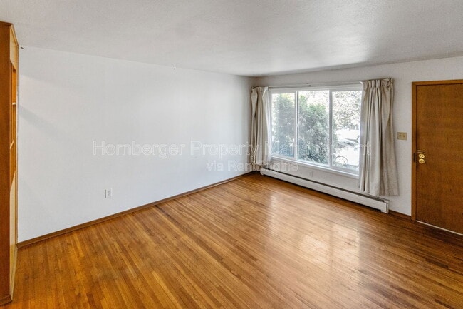 Building Photo - 807 W Alice Ave