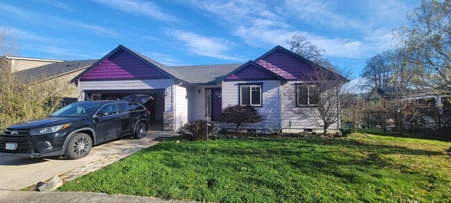 Primary Photo - 125 S Ash St