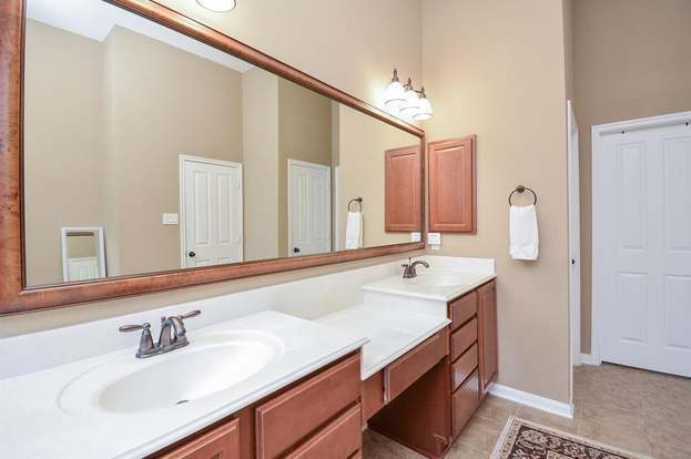 Building Photo - 2715 Farlow Ln