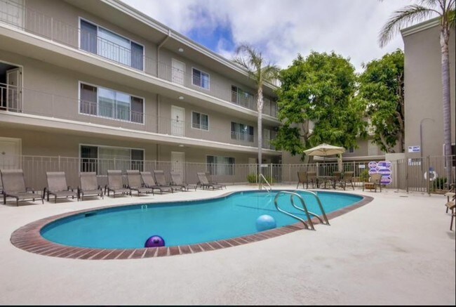 Apartment Pool - 2002 4th St