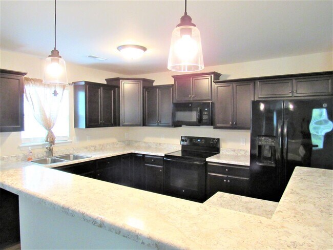 Building Photo - 136 Laredo Dr