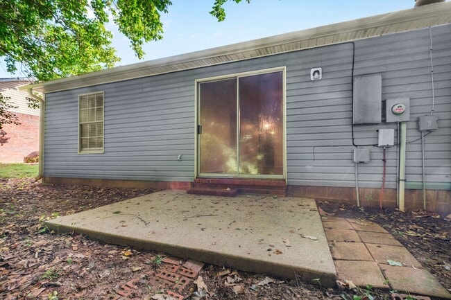 Building Photo - 3 Bedroom 2 Bath Duplex with Garage