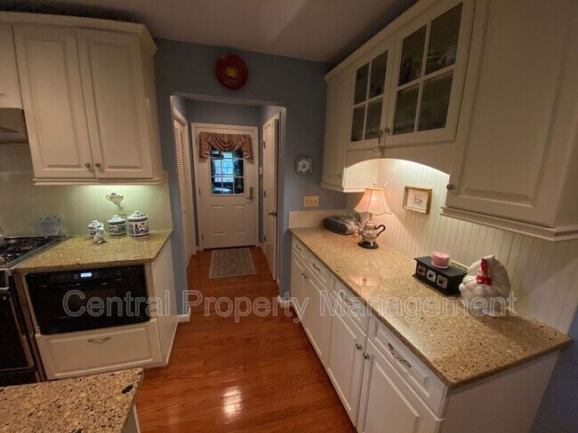 Building Photo - 4724 Coach Hill Dr