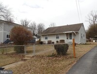 Building Photo - 7624 Leonard Dr