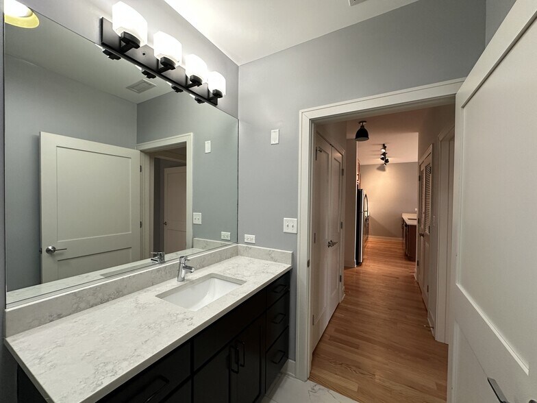 Building Photo - 2740 N Spaulding Ave