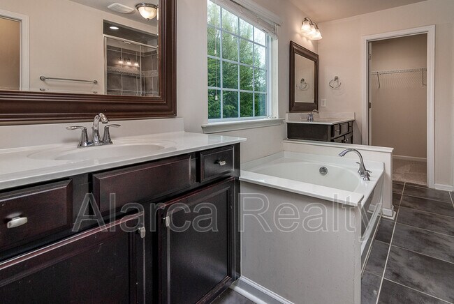 Building Photo - 127 Blossom Ridge Dr