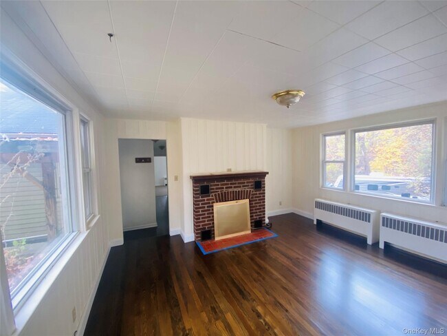 Building Photo - 5 Old State Rd