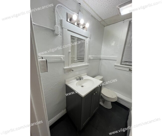 Building Photo - 658 Connecticut St