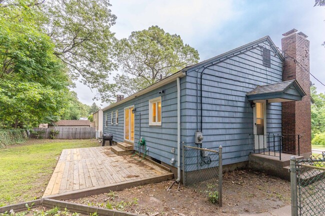 Building Photo - 3 Bedroom, 2 Bathroom home with Finished B...