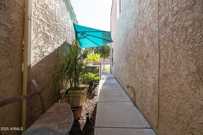 Building Photo - 5442 S Hurricane Ct