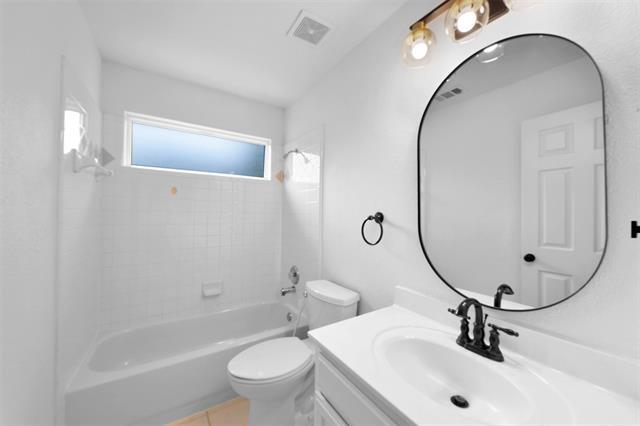 Building Photo - 3310 Meadow Wood Dr