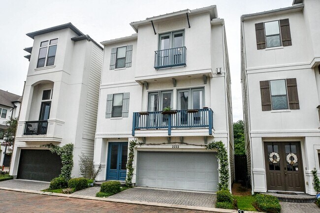 Building Photo - 2222 Hilshire Lake Dr