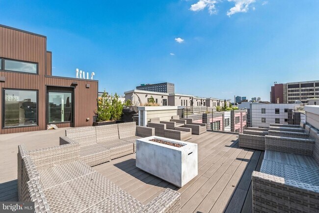 Building Photo - 620 N 3rd St