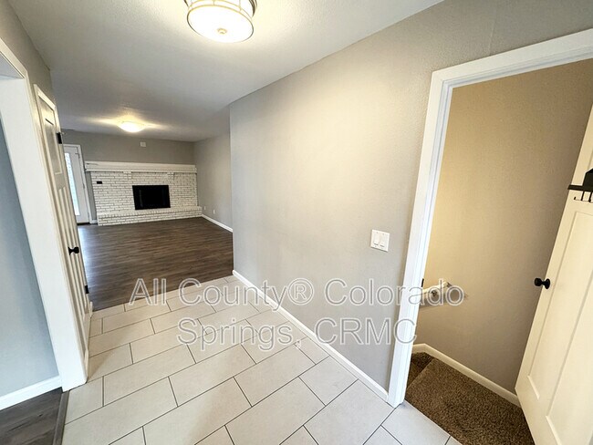 Building Photo - 460 Wintery Cir N