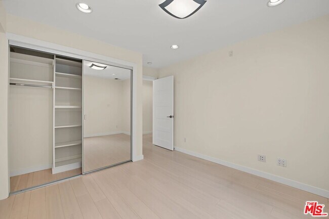 Building Photo - 175 Barlock Ave