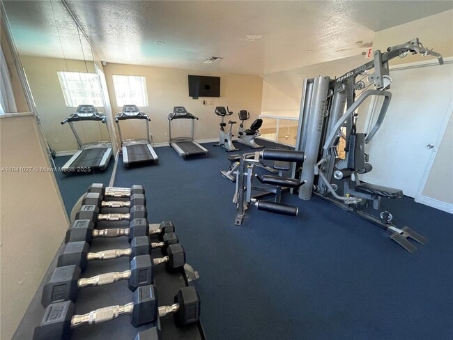 Building Photo - 9735 Fontainebleau Blvd