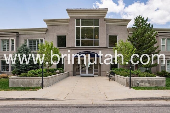 Building Photo - 3075 E Kennedy Dr