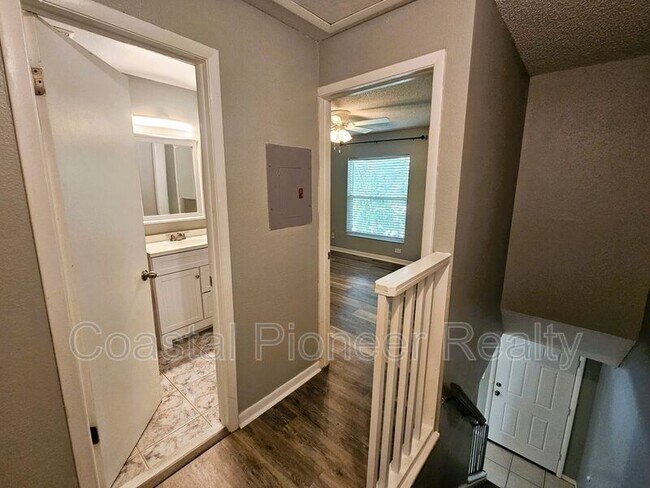Building Photo - 504 S Westland Ave