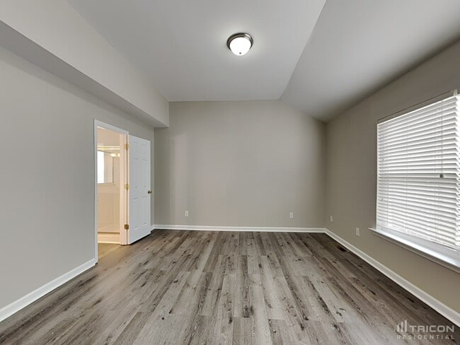 Building Photo - 121 Stoneheath Dr