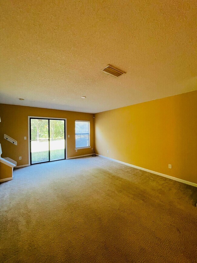 Building Photo - 4800 Playschool Dr